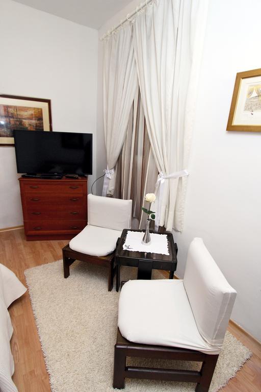 Old Town Manosa Apartment