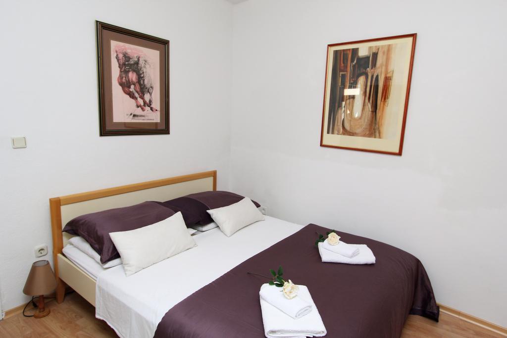 Apartment Old Town Manosa