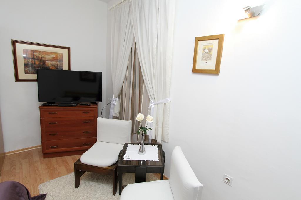 Old Town Manosa Apartment