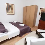 Apartment Old Town Manosa